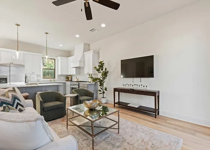 Luxe Oaks - Walk To River Ranch - Build In 2025 - Ev Charger *