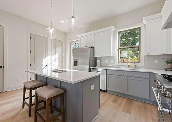 Luxe Oaks - Walk To River Ranch - Build In 2025 - Ev Charger Holiday home *