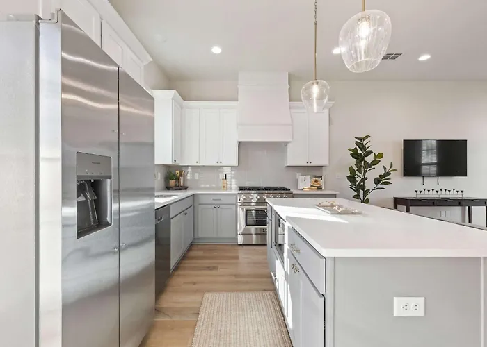 Luxe Oaks - Walk To River Ranch - Build In 2025 - Ev Charger *